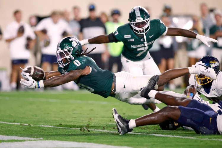 A 3-9 rebuild to 6-0: No. 9 UCLA's fast rise meets struggling Michigan State at the Rose Bowl